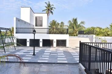 Пансион Aurora Four Seasons Villa & Spa