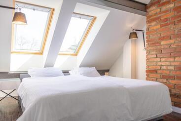 Port 21 Pura Pool & Design Hotel   Adults Only