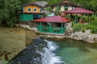 استراحتگاه Eko Selo Raj U Raju