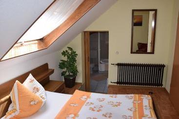 Хостел Gasthaus Zum Hahn