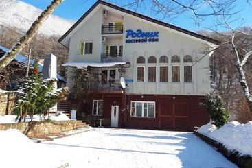 هتل Rodnik Guest House