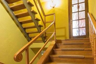 هتل Rodnik Guest House