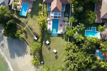 Отель The Cliff 6 Bed Villa