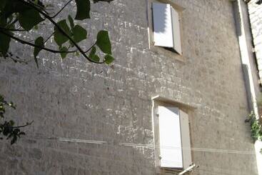 آپارتمانهای توریستها Tragos Lemon Tree