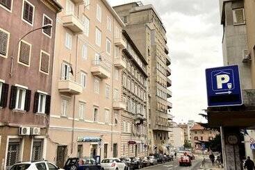 آپارتمانهای توریستها Central Rijeka Apartments Ciottina 24