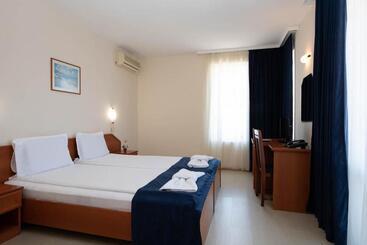 Amon Ra Hotel Family