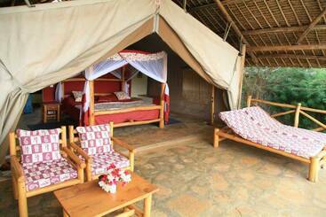هتل Manyatta Camp