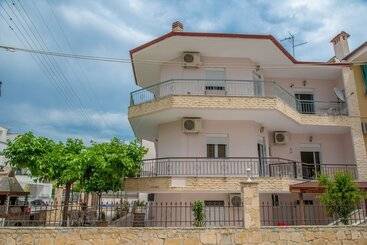 بنسيون Chris Apartments