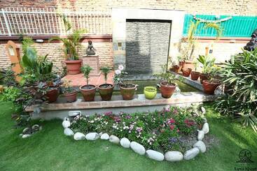 هتل Aarya Chaitya Inn