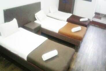 בית מלון כפרי Ashapura International By Zingo