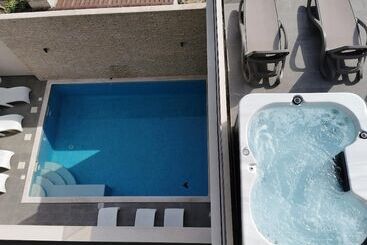 آپارتمان Luxury Rooms Pino