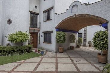 بنسيون Casa Ayvar