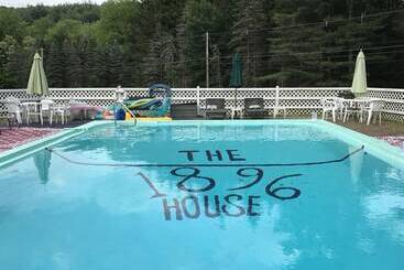 فندق The 1896 House Country Inn   Brookside & Pondside