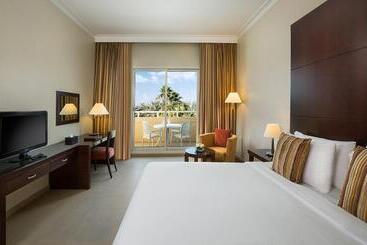 Metropolitan Al Mafraq Hotel