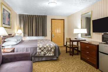 モーテル Rodeway Inn & Suites Branford   Guilford