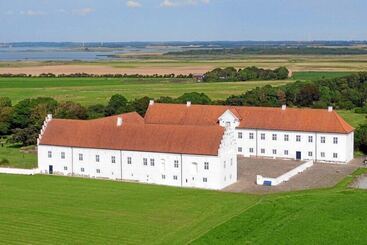Отель Danhostel Vitskøl Kloster