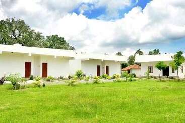 호텔 The Sun Resort Bandhavgarh Mp