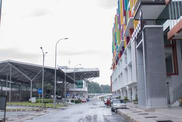 פנסיון 19 Atelier Suites Aeropod