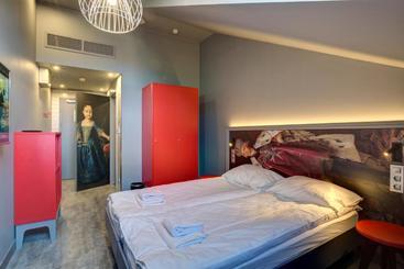 هتل Holiday Inn St. Petersburg  Theatre Square