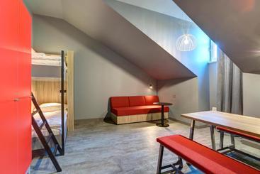 هتل Holiday Inn St. Petersburg  Theatre Square