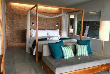 پانسیون Umadewi Surf & Retreat