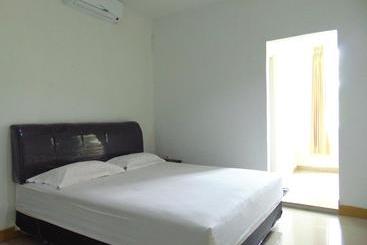 פנסיון Room 868