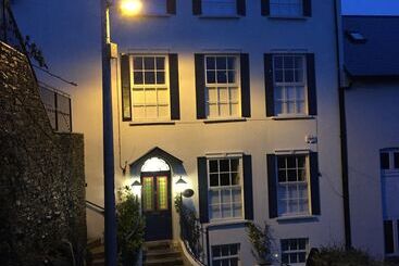 پانسیون The Old Dispensary