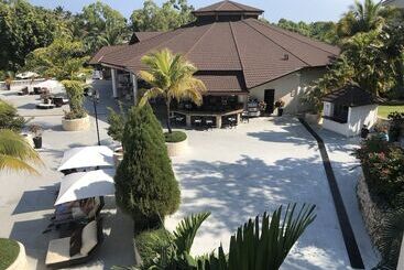 Отель Lifestyle Kosher Tropical Suites