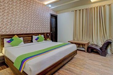 Отель Treebo Trend Sam Inn