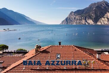 هتل Baia Azzurra   Lake Front