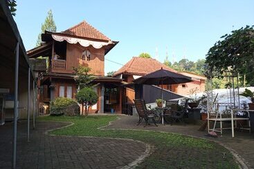 Отель Bantal Guling Villa