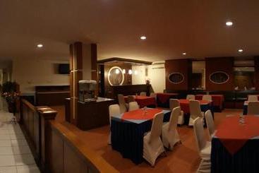 Alexander Hotel Tegal