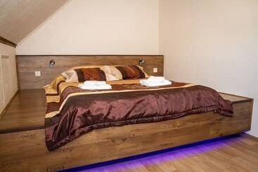 בית מלון כפרי Tri Kota