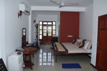 Ravindra Hotel And Restaurant