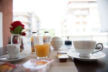 تختخواب و صبحانه Authentic Sweet Home