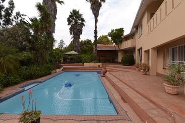 پانسیون Attaché Guest Lodge & Health Spa