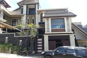 ツーリストアパートメント Villa Kubu D' Bukit Jimbaran