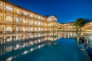 Holiday Resort & Spa A Unit Of S Poddar Group