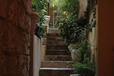 بنسيون Beyt Mar Mikhael