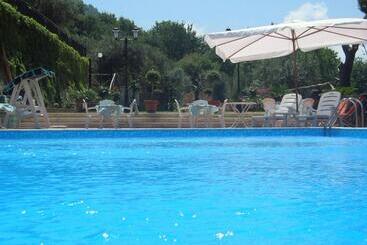 아파트 Residence Domus Cilento