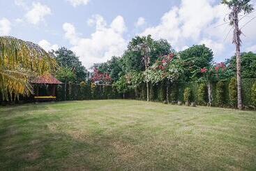 公寓式酒店  Royal Majesty Villas Jimbaran