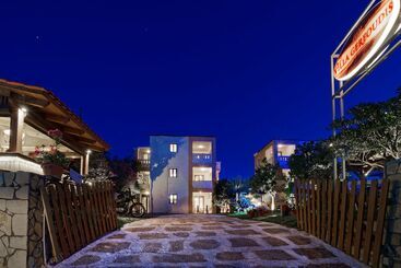 관광객 아파트 Gereoudis Village