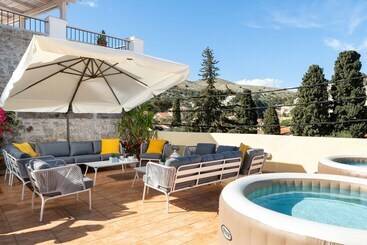 پانسیون Maravelia S Rooms