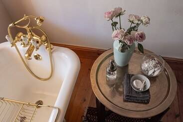 بنسيون Merindol Manor