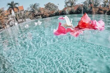 膳宿费 Uluwatu Breeze Village