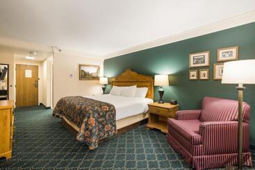Отель Bavarian Inn Lodge