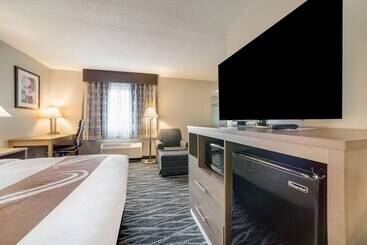 فندق Quality Inn