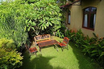 דירות לתיירים The Acacia Villa   Candy Floss