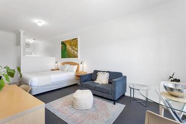 Coast Motel And Apartments