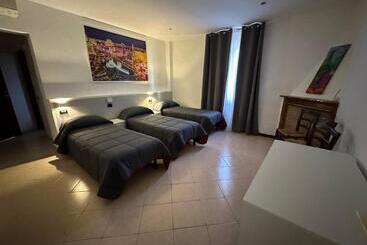 فندق فئة نجمة واحدة Duca Di Tromello